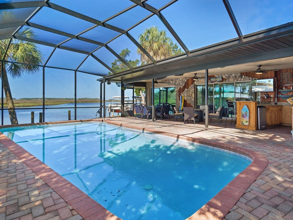 Mason Creek Lodge - Waterfront Pool Home